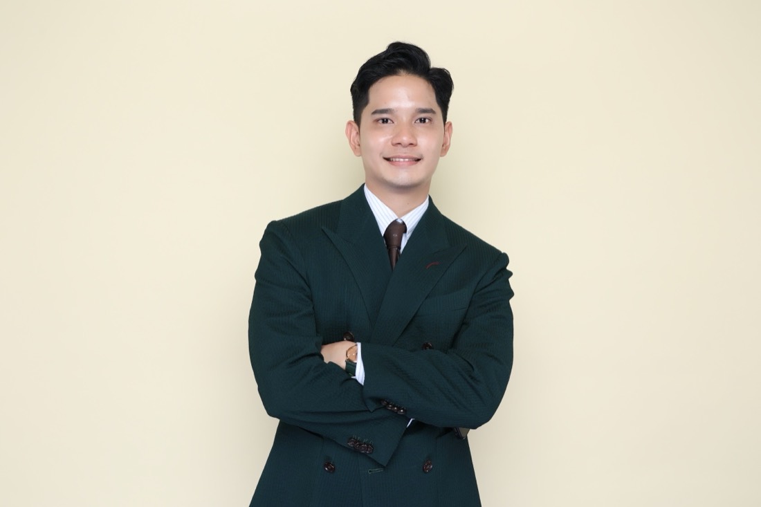ทพ. นริศ สุขมาก ทันตแพทย์จัดฟัน คลินิกทันตกรรมออร่าไวท์ บางพลี